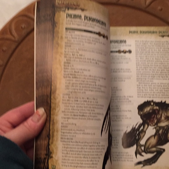 Pathfinder roleplaying game book #1 - Picture 12 of 17